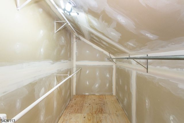 29 Radcliffe Dr, Roxbury Twp., NJ 07876