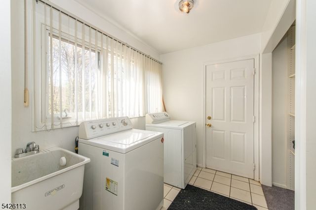 29 Radcliffe Dr, Roxbury Twp., NJ 07876