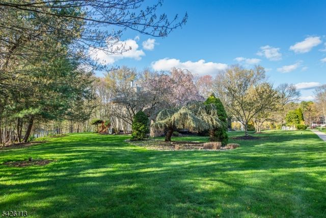 29 Radcliffe Dr, Roxbury Twp., NJ 07876