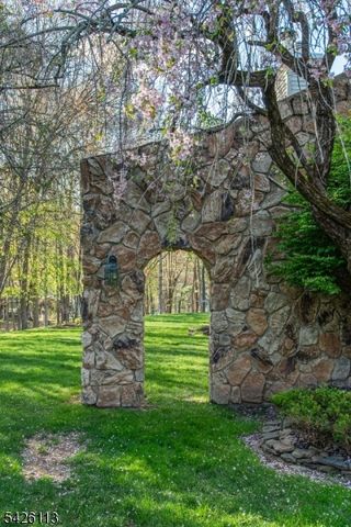 29 Radcliffe Dr, Roxbury Twp., NJ 07876