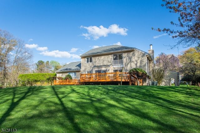 29 Radcliffe Dr, Roxbury Twp., NJ 07876