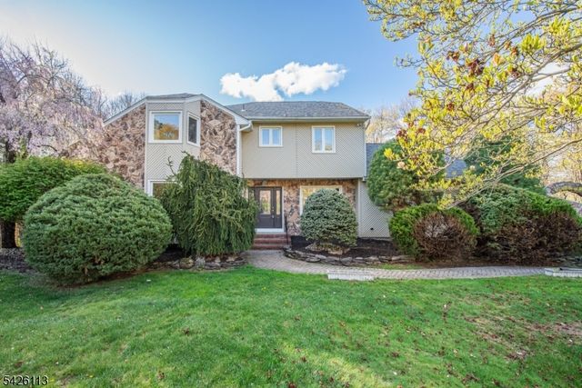 29 Radcliffe Dr, Roxbury Twp., NJ 07876