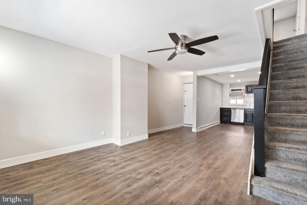 2833 S SYDENHAM ST, PHILADELPHIA, PA 19145 — photo 3