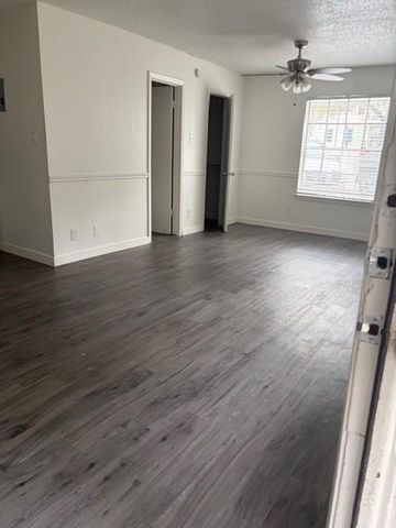 1300 Parker LN 110, Austin, TX 78741