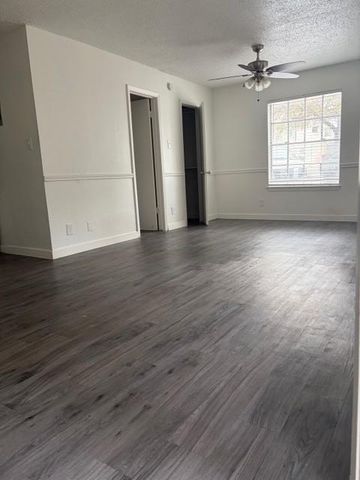 1300 Parker LN 110, Austin, TX 78741