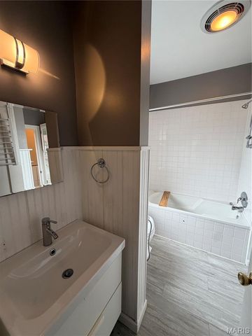6314 S Rosebury Avenue 3W, Clayton, MO 63105