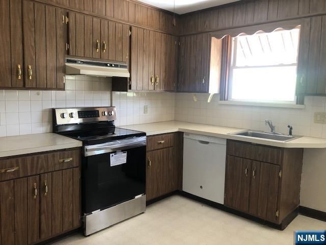 636 Wyckoff Avenue, Wyckoff, NJ 07481