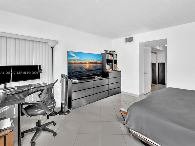 1770 NE 191st St 116-1, Miami, FL 33179