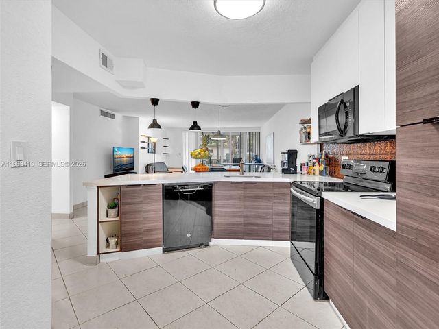 1770 NE 191st St 116-1, Miami, FL 33179