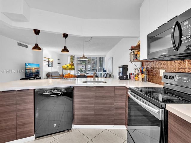 1770 NE 191st St 116-1, Miami, FL 33179