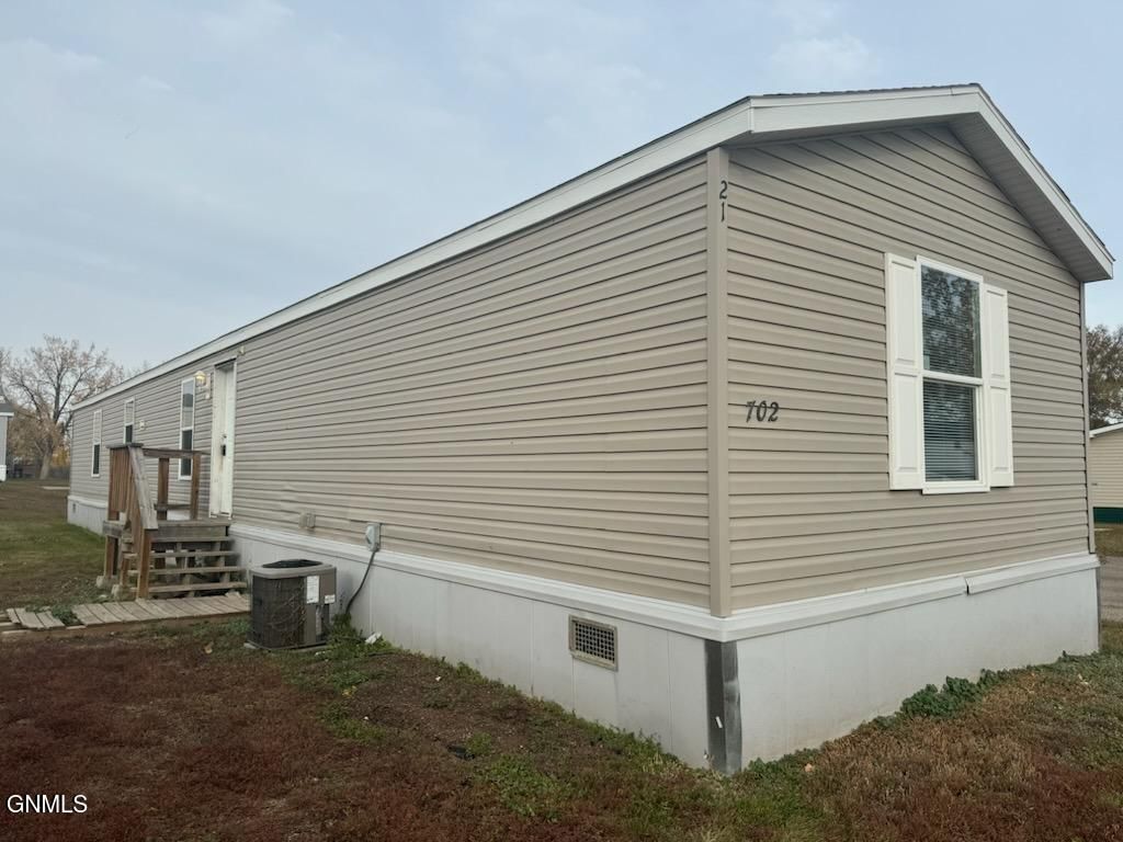 702 27th Street W, Williston, ND 58801
