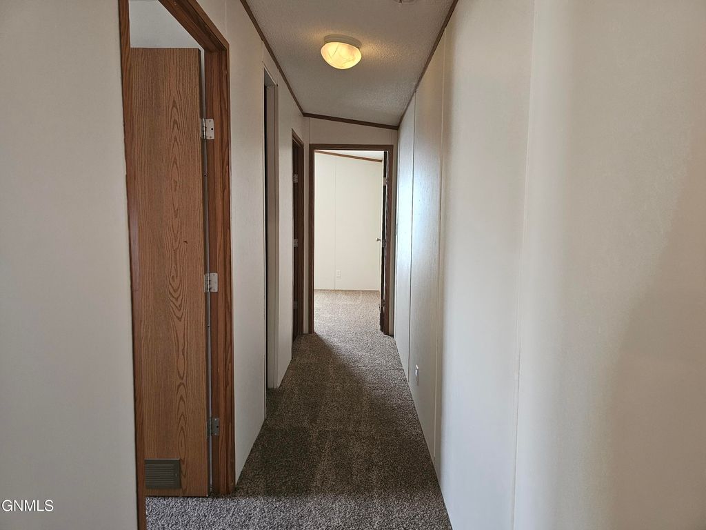 702 27th Street W, Williston, ND 58801 photo 11