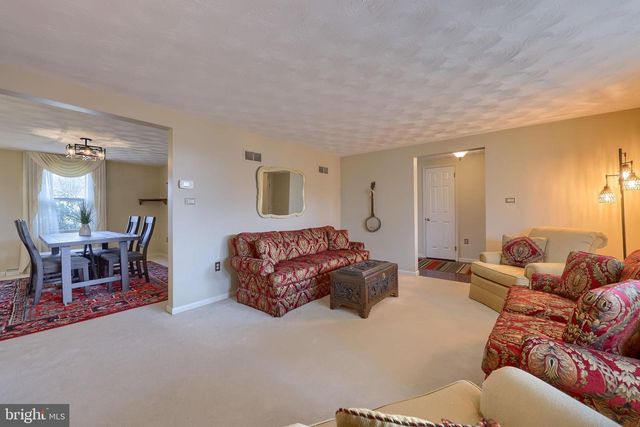 3161 STARLIGHT DR, York, PA 17402