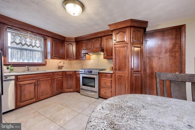 3161 STARLIGHT DR, York, PA 17402