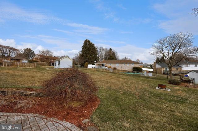 3161 STARLIGHT DR, York, PA 17402