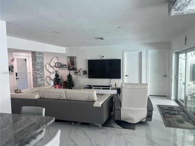 6398 SW 33rd St, Miramar, FL 33023