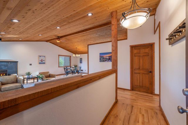 14217 Gyrfalcon Street, Truckee, CA 96161