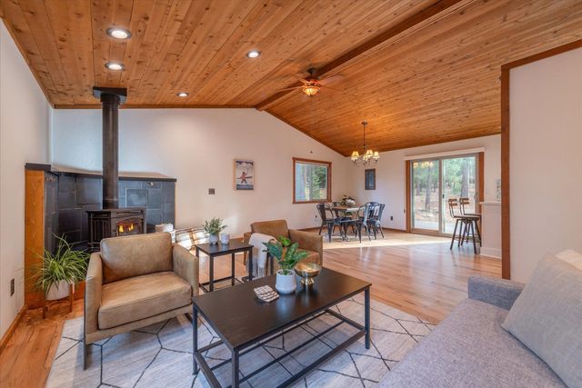 14217 Gyrfalcon Street, Truckee, CA 96161