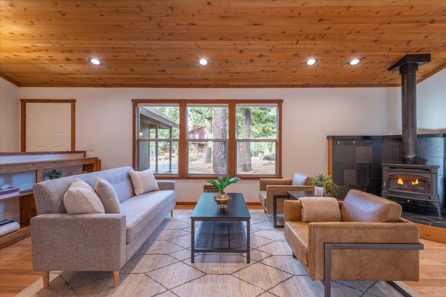 14217 Gyrfalcon Street, Truckee, CA 96161