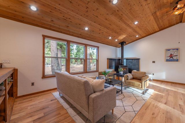 14217 Gyrfalcon Street, Truckee, CA 96161