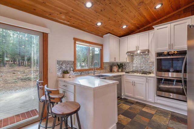 14217 Gyrfalcon Street, Truckee, CA 96161