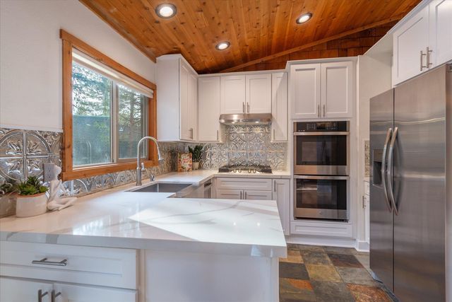 14217 Gyrfalcon Street, Truckee, CA 96161