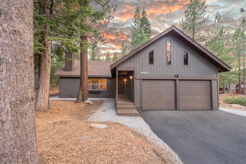 14217 Gyrfalcon Street, Truckee, CA 96161