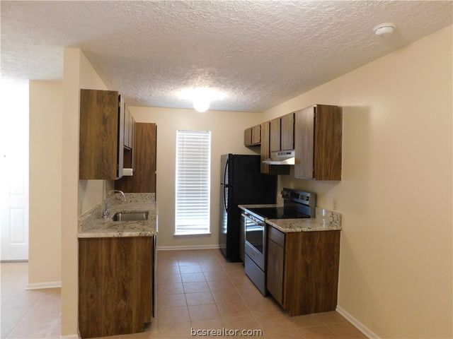 2510 Long Drive A & B, Bryan, TX 77802