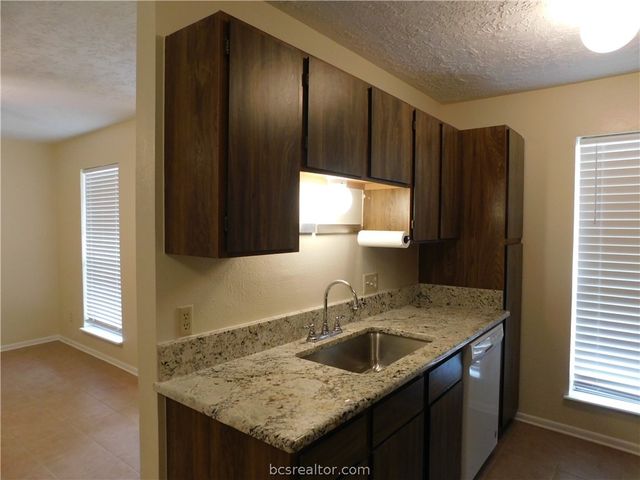 2510 Long Drive A & B, Bryan, TX 77802