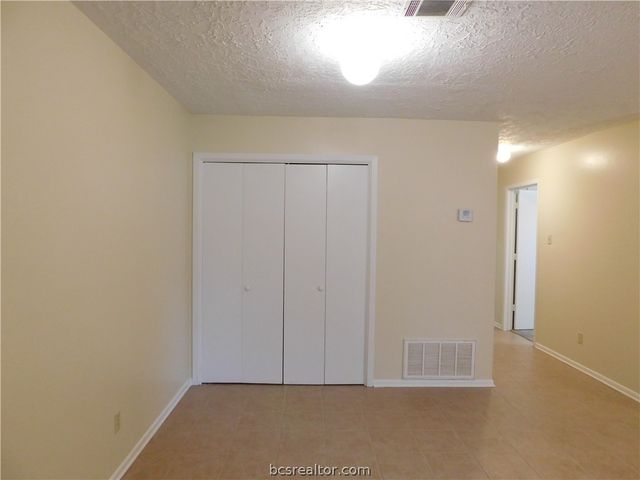 2510 Long Drive A & B, Bryan, TX 77802