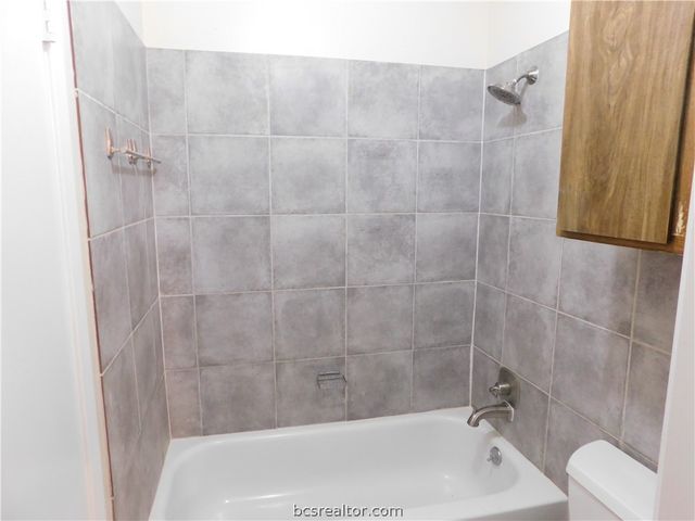 2510 Long Drive A & B, Bryan, TX 77802