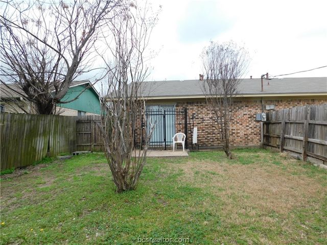 2510 Long Drive A & B, Bryan, TX 77802