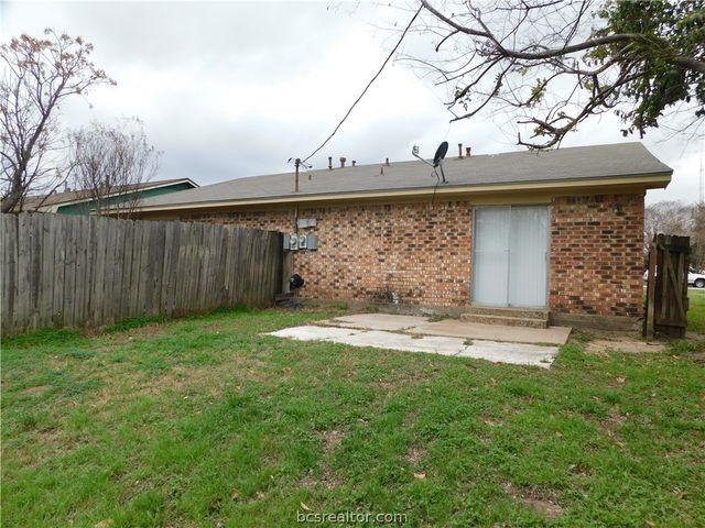 2510 Long Drive A & B, Bryan, TX 77802