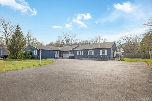 590 Lincoln Avenue, Sayville, NY 11782