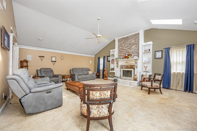 590 Lincoln Avenue, Sayville, NY 11782