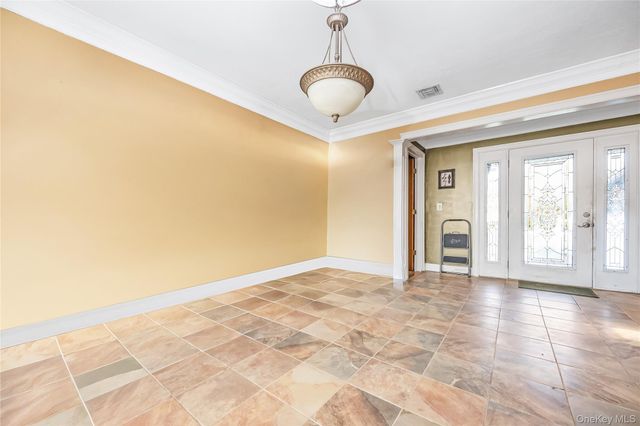 590 Lincoln Avenue, Sayville, NY 11782