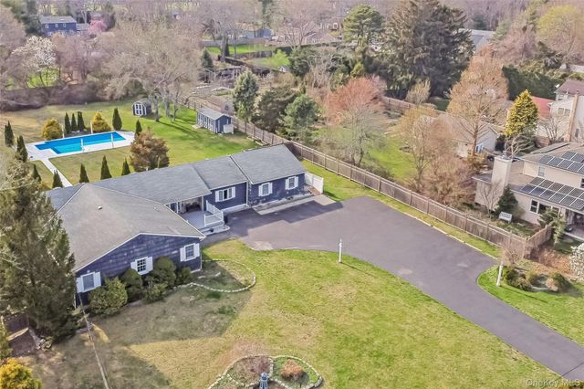 590 Lincoln Avenue, Sayville, NY 11782