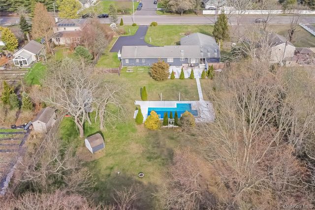590 Lincoln Avenue, Sayville, NY 11782