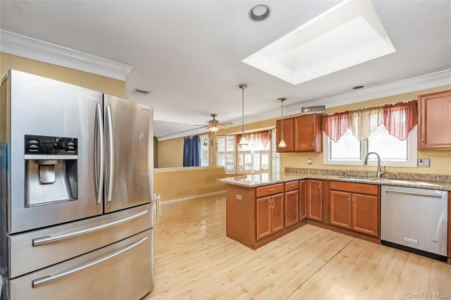 590 Lincoln Avenue, Sayville, NY 11782