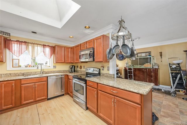 590 Lincoln Avenue, Sayville, NY 11782