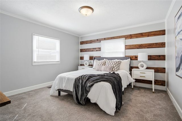 512 Earnshaw Drive, Kettering, OH 45429