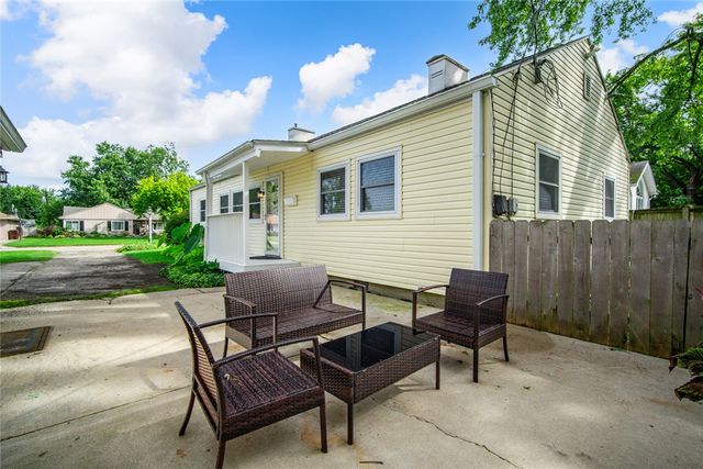 512 Earnshaw Drive, Kettering, OH 45429