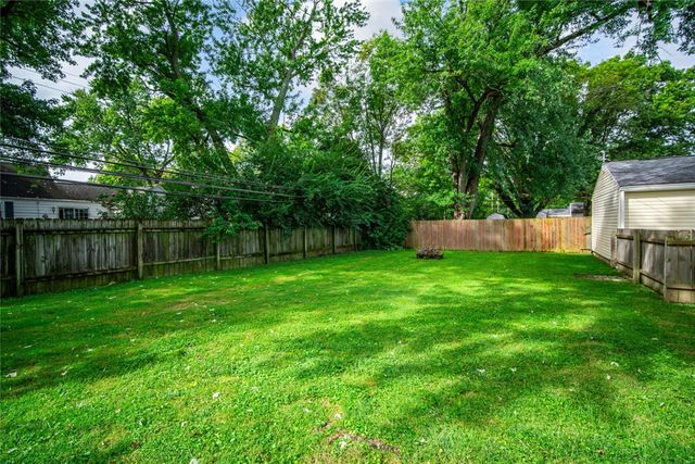 512 Earnshaw Drive, Kettering, OH 45429