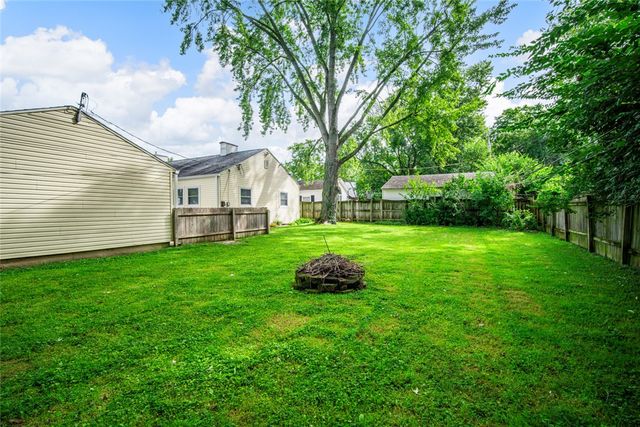 512 Earnshaw Drive, Kettering, OH 45429