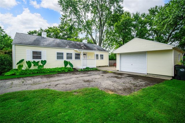 512 Earnshaw Drive, Kettering, OH 45429