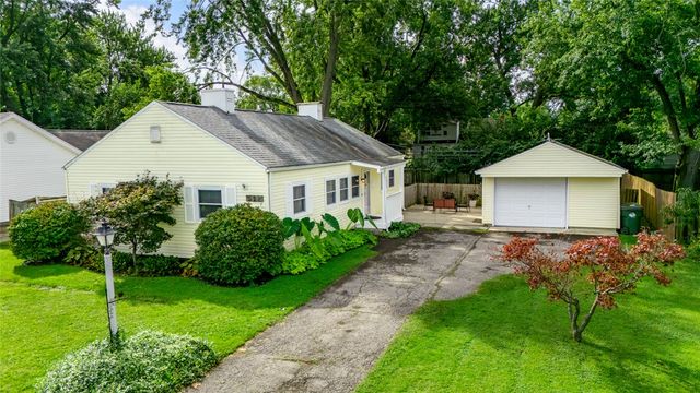 512 Earnshaw Drive, Kettering, OH 45429