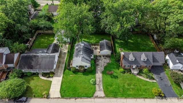 512 Earnshaw Drive, Kettering, OH 45429