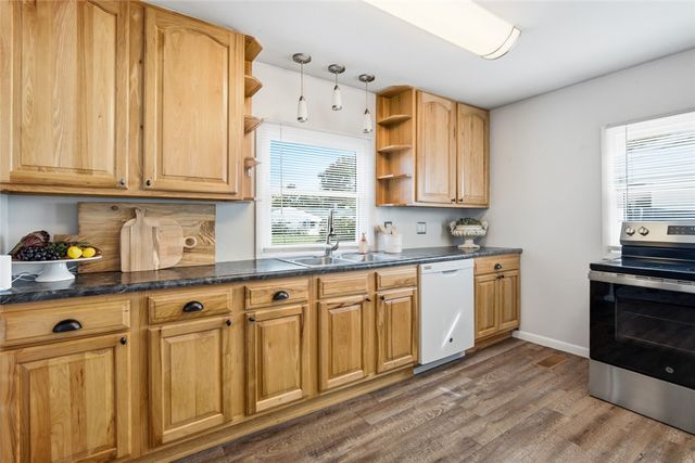 512 Earnshaw Drive, Kettering, OH 45429