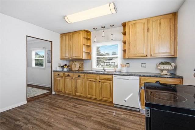 512 Earnshaw Drive, Kettering, OH 45429