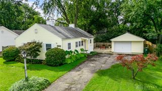 512 Earnshaw Drive, Kettering, OH 45429